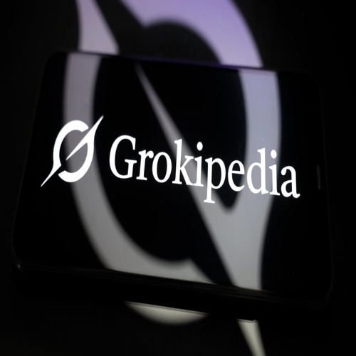 Nghiên cứu: Grokipedia trích dẫn nguồn từ diễn đàn tân phát xít lớn