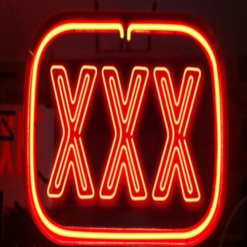 Pornhub kêu gọi các hãng công nghệ áp dụng kiểm chứng tuổi dựa trên thiết bị