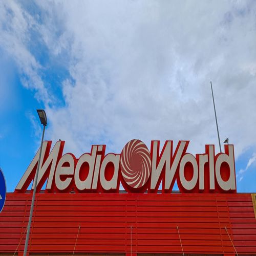 MediaWorld Bán Nhầm iPad Giá €15 và Yêu Cầu Khách Hàng Trả Lại