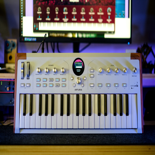 Arturia AstroLab 37: 44 synths trong một bàn phím nhỏ gọn