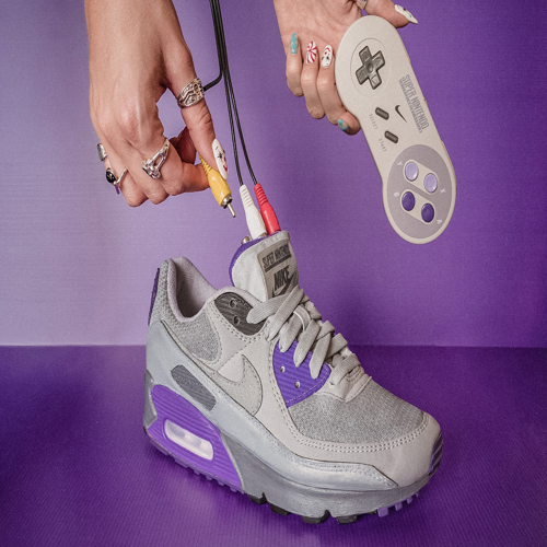 Giày Nike Air Max 90 tùy chỉnh có thể chơi game SNES cổ điển