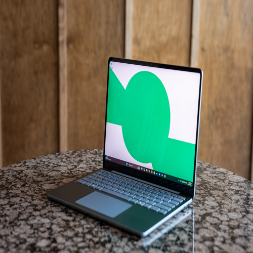 Surface Laptop 13-inch giảm còn $549.99 — mức giá thấp kỷ lục
