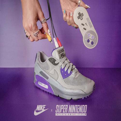Nhà thiết kế Singapore biến đôi Nike thành một SNES chức năng