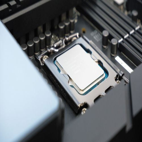 Intel rò rỉ chip Nova Lake 52 lõi, 288 MB vertical cache nhằm đối đầu AMD X3D