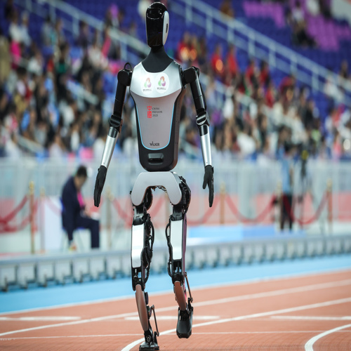 Trung Quốc cảnh báo bong bóng robot hình người