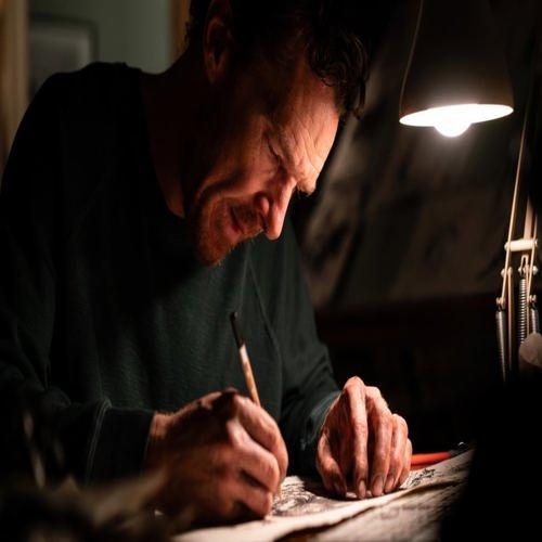 The Thing with Feathers review: Nỗi đau hiện lên như một con quạ khổng lồ