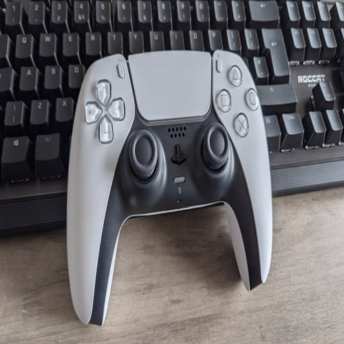DualSense trên PC: tay cầm PS5 giảm xuống £43 / $55 trong Black Friday
