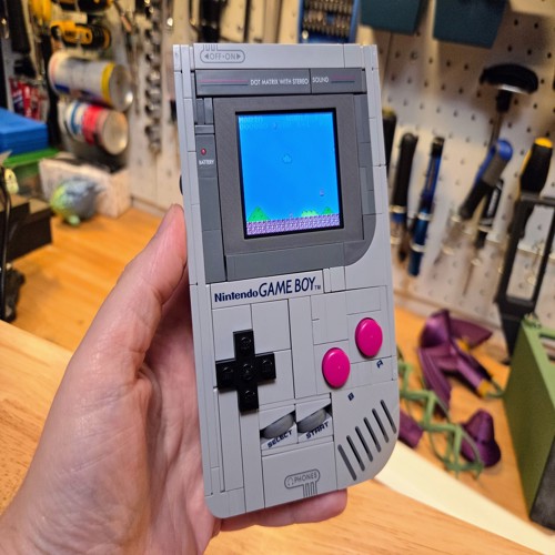 Bất ngờ: BrickBoy dùng nam châm nổi thay công tắc cho Lego Game Boy
