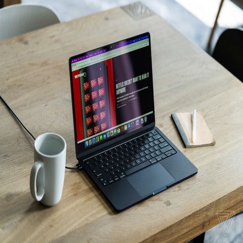MacBook Air M2 chỉ còn $599 trong đợt Cyber Monday