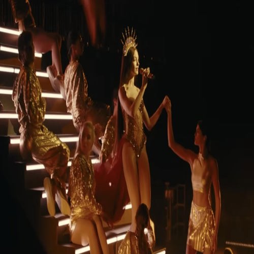 Anne Hathaway trải nghiệm ác mộng sao pop trong trailer Mother Mary