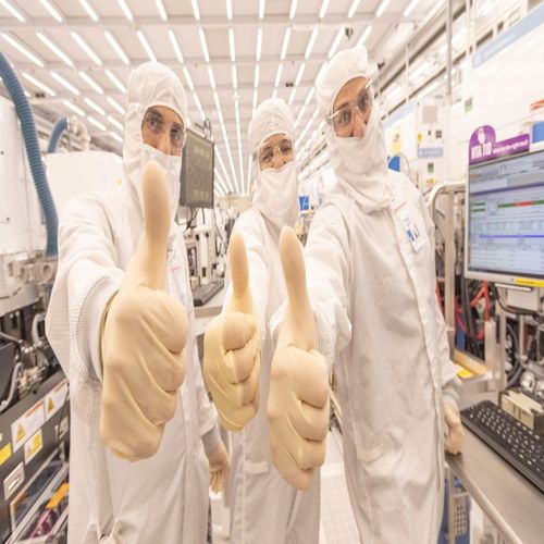 Nvidia có thể nhờ Intel sản xuất chip AI tương lai